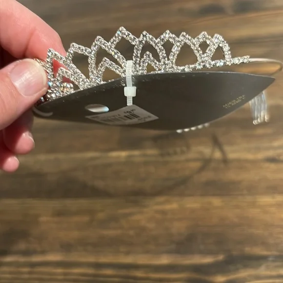 Adrene rhinestone decorative tiara New - Picture 4 of 5